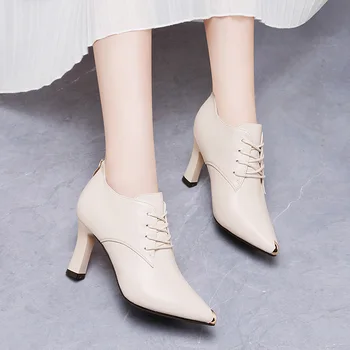 Suave cuero de las mujeres zapatos de tacón grueso 2021 primavera estilo extranjero tacones puntiagudos de encaje de cuero zapatos de tacón fino