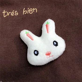 Pinksee 1PC Lindo Creativo Blanco de Peluche de Conejo Encantador Zanahoria Insignia de Solapa para las Mujeres Mochila de los Niños Accesorios