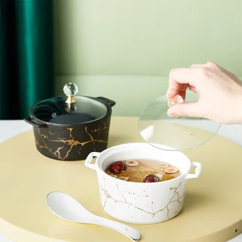 De oro de cerámica guisado ronda de la copa del hogar binaural aislado guisado taza con tapa de vidrio guisado bowl