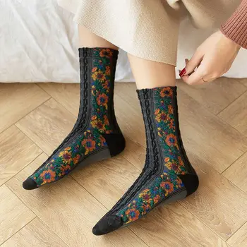 Estilo Vintage estilo étnico de invierno de las señoras y las niñas de lana de calcetines calientes bordado multi-flor de calcetines de algodón. Divertidos calcetines