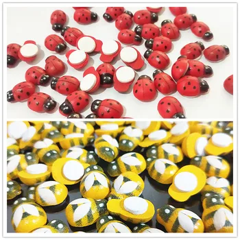 100 PCS rojo mariquita hechos a mano de bricolaje accesorios de madera amarilla de abeja auto-adhesivo de piezas de un álbum de juguetes