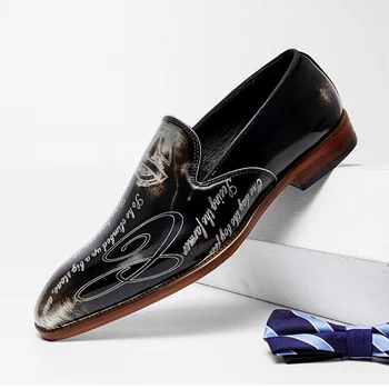 Los Hombres De Verano De Cuero Genuino Zapatos De Estilista Italiano Brillante Patente Abierta De Borde De Deslizamiento Sobre El Británico Tallada Casual De Negocios Mocasines