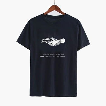 El Apretón De Manos Con El Esqueleto De La Mano Camiseta De Estilo Gótico, Oscuro Y Fresco Del Grunge Tumblr Unisex Casual Divertido Estética Negro T-Shirt