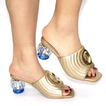 Nuevas Zapatillas de Damas Zapatos de diamantes de imitación de las Mujeres Zapatos de la Boda italiana de zapatos de Tacón Alto de Otoño Zapatillas para Novia 2021 Sexy Plataforma de Bombas