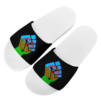 Personalizado Romaní Romaní Viajeros Banderas de Impresión Zapatillas de Casa de Verano de las Mujeres de Interiores Pisos de Baño Diapositivas antideslizante Par de Sandalias BLM
