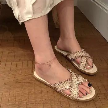 De verano Nuevo Bordeadas de Zapatillas de las Mujeres Fuera de Deslizamiento en los Pisos de la Mujer Diapositivas Zapatos de Dedo del pie Abierto Más el Tamaño de Chanclas Bohemia Zapatos de Playa