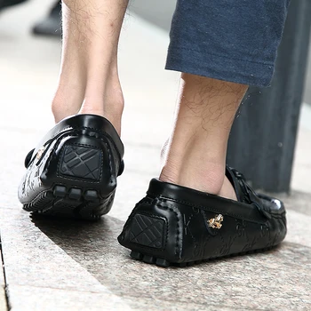 Mocasines Para Hombre Cuero Zapatos Mocasín Calzado Antideslizante En Los Hombres Plano De Calzado Casual De La Conducción De Automóviles Zapatos Del Barco Gommino Zapatos 38-44 Negro