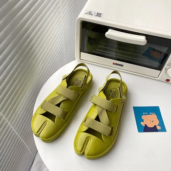 2021 Verano Sandalias De Los Hombres De La Playa De Zapatillas Zapatos Casuales Transpirable Diapositivas Mens Sippers Al Aire Libre Agujero Zapatos Unisex