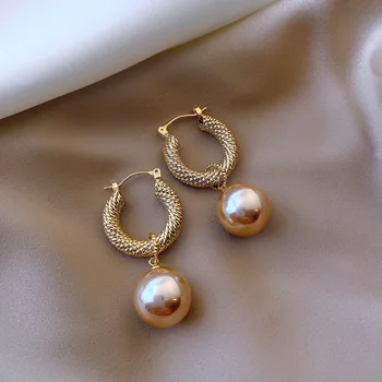 El diseñador de moda francés del vintage de metal pendientes pendientes de perlas estilo Hong Kong pendientes de mujer pendientes del partido de la joyería de la boda