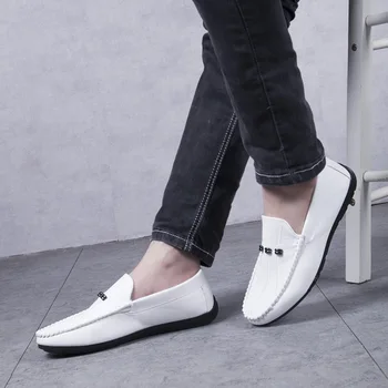 2021 Nueva Marea Hombre Negro Blanco Zapatos Clásicos de Verano Masculino Zapato Plano de la Oficina de Negocios de los Hombres Mocasines Mocasines Casuales Zapatos de Conducción